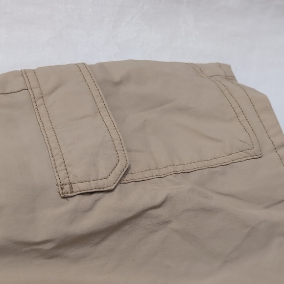 🍉 Khaki Cargo Shorts Snap Closure Size 18 Regular - Picture 3 of 7